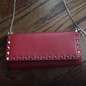 Valentino Garavani wallet on chain, crossbody bag